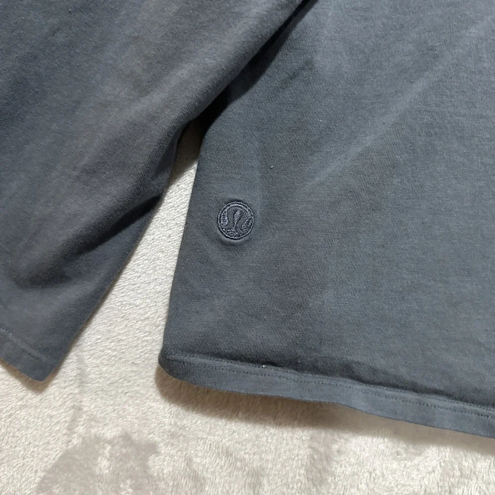 Lululemon‎ Women's Gray Long Sleeve Top Crew Neck Logo